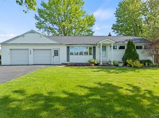 3254 Saunders Settlement Rd, Sanborn, NY 14132