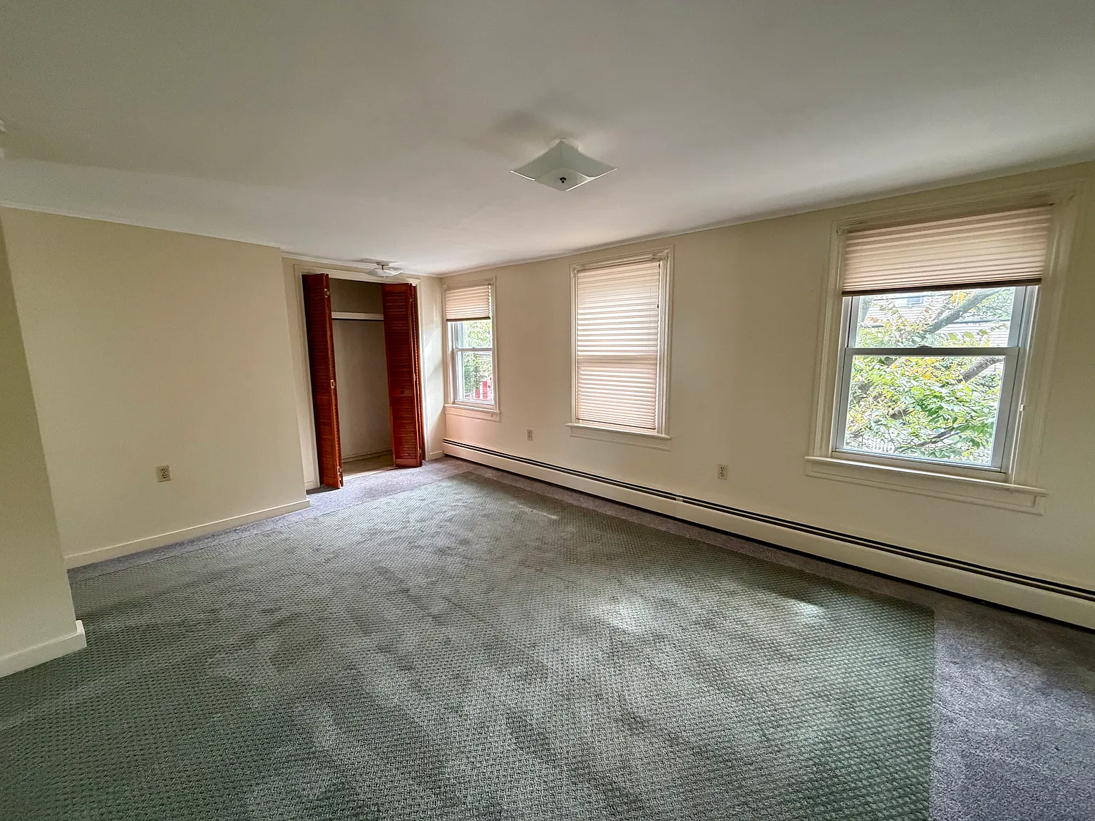 3 bed, 1000 sqft, $1,800 — Photo 2