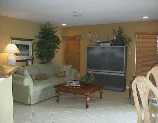 Familyroom With Lake View