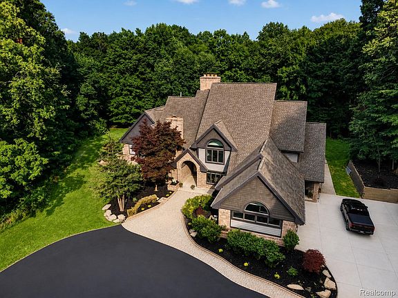 2nd image of 8180 N Ridge Rd