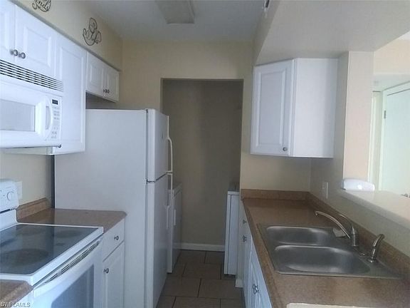 4th image of 2925 Winkler Ave APT 917
