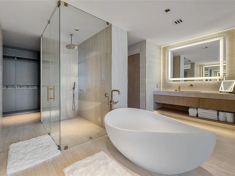 700 NE 24th St #Penthouse 5902 — Photo 29