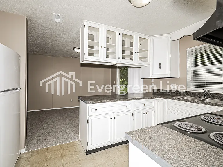 6114 Wedgewood Way — Photo 7