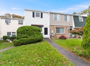 231 Hill Rise, Calverton, NY 11933