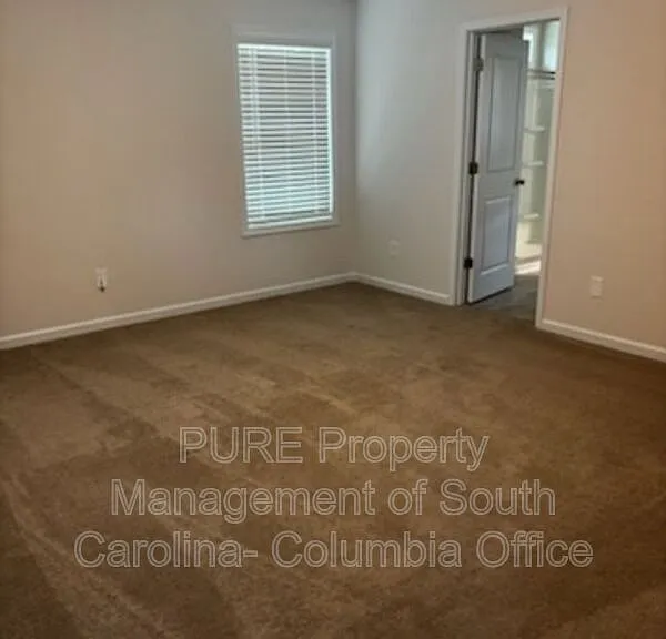 1155 Crescent Moon Loop — Photo 8