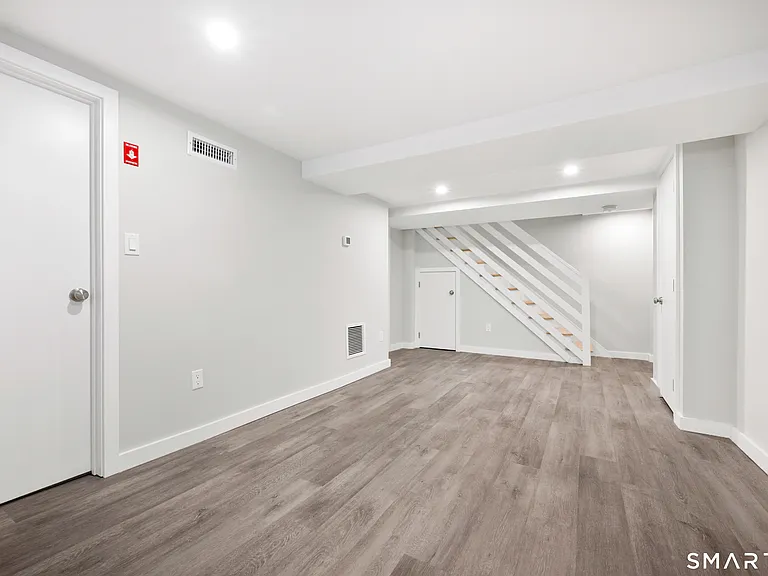 115 E Elm St — Photo 20