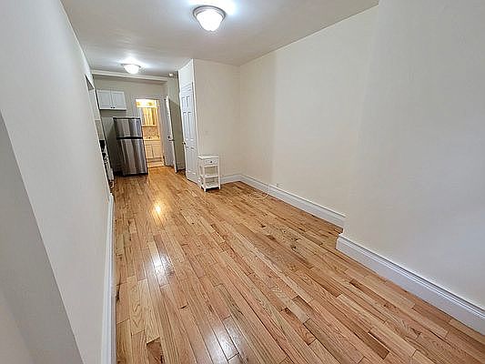2nd image of 146 E 35th St APT 1B