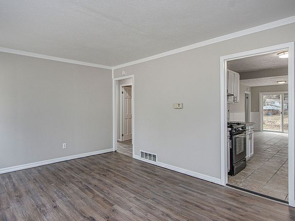 4th image of 221 Wallace Ave