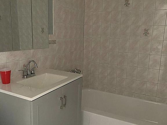 3rd image of 1010 Clarence Ave #1
