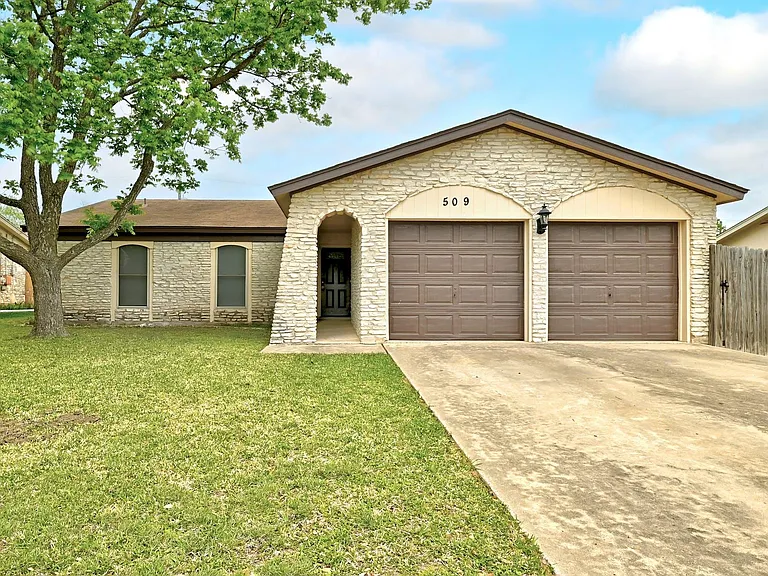 509 Greenway Dr — Photo 2
