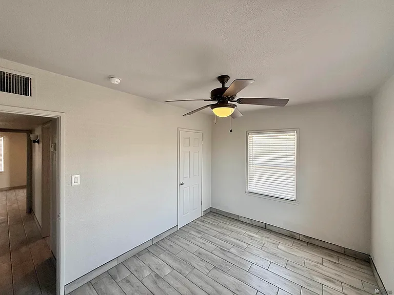 1501 S 6th Ave — Photo 16