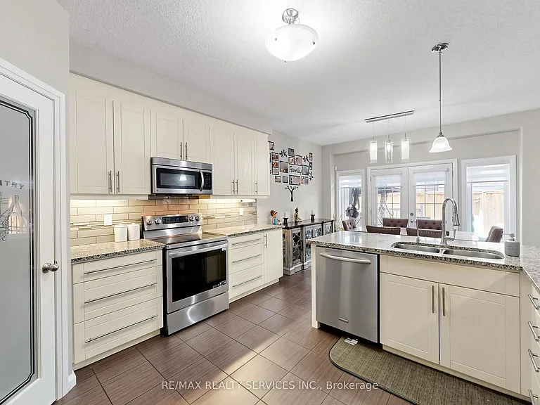 291 Hardcastle Dr — Photo 12