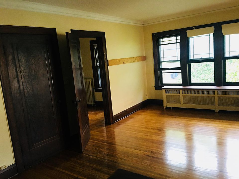 1st image of 1810 Como Ave SE