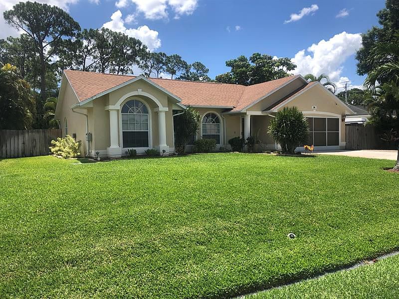 1st image of 206 SE Crosspoint Dr