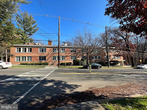 3rd image of 3033 New Mexico Ave NW APT 304