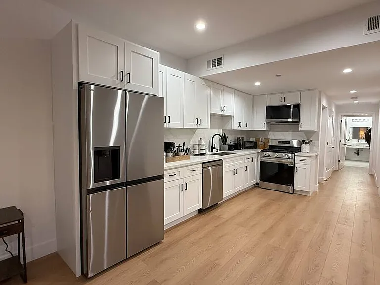 Photos are for sample unit staging only.