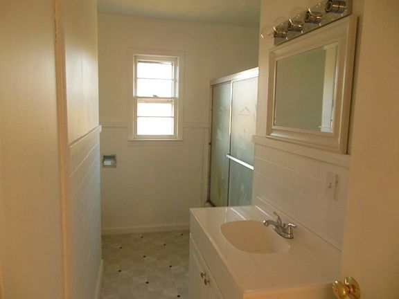 5th image of 125 School St