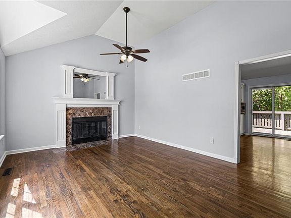 4th image of 1117 Meadowlark Ln