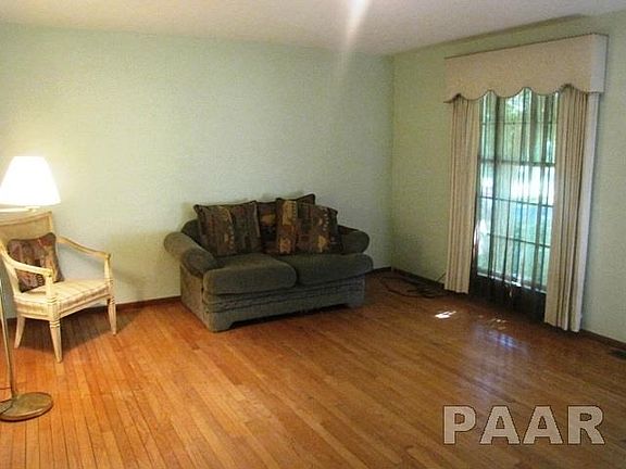 3rd image of 1637 N Arrow Ave