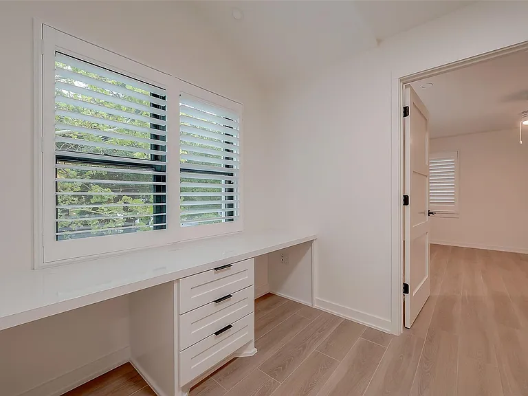 2702 Delano St — Photo 26