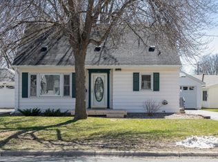501 E 1st St, Waconia, MN 55387