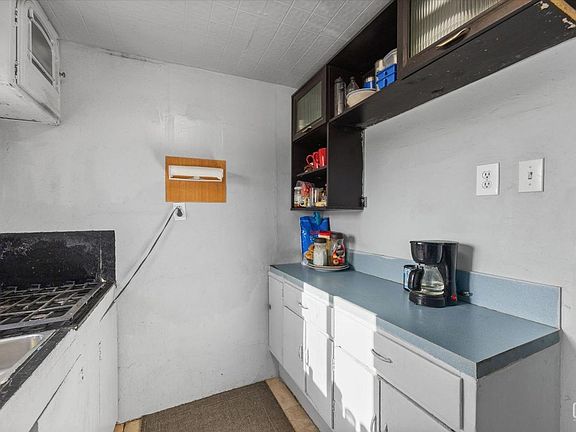 4th image of 504 S Brown St #B-1ba-450sqft