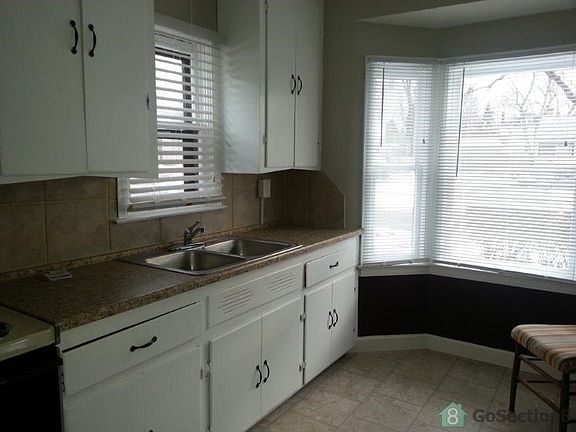 3rd image of 206 Parkdale Ave