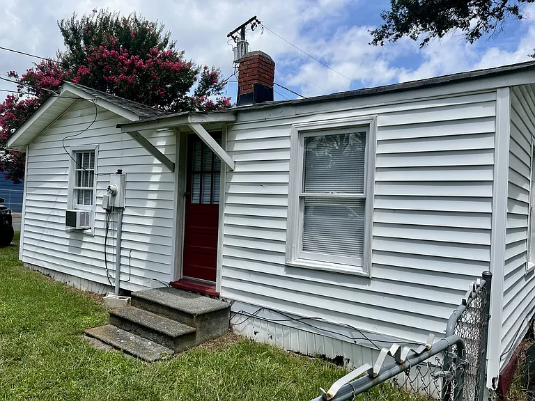 817 State St — Photo 16
