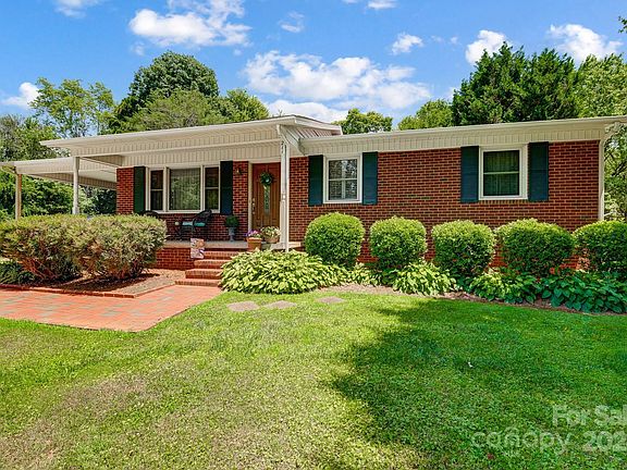 3rd image of 211 W Edison Dr
