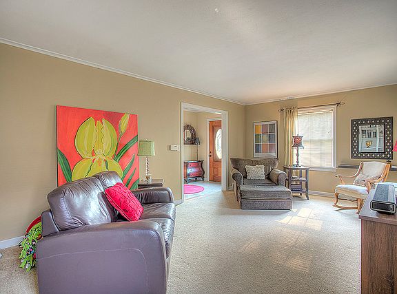 3rd image of 814 Parkview Ave