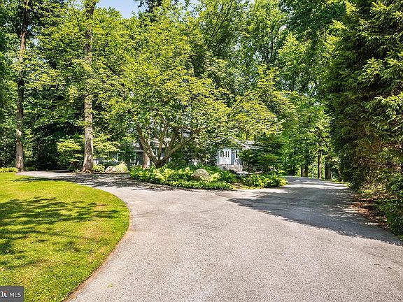 3rd image of 5 Martins Cir