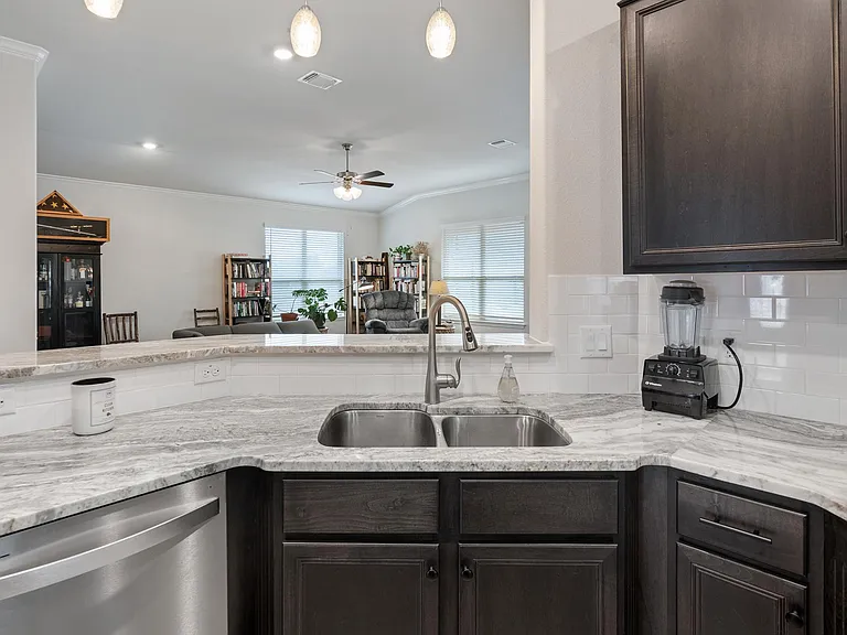 608 Lister Dr — Photo 12