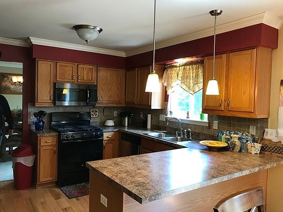 3rd image of 183 White Oak Dr