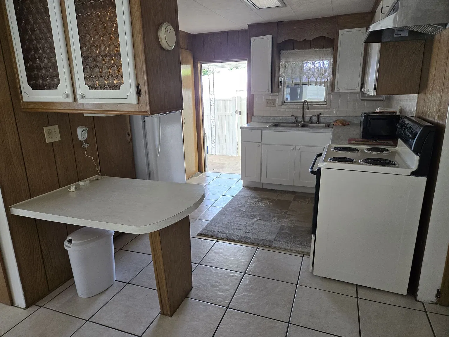 3 bed, 1200 sqft, $1,950 — Photo 2