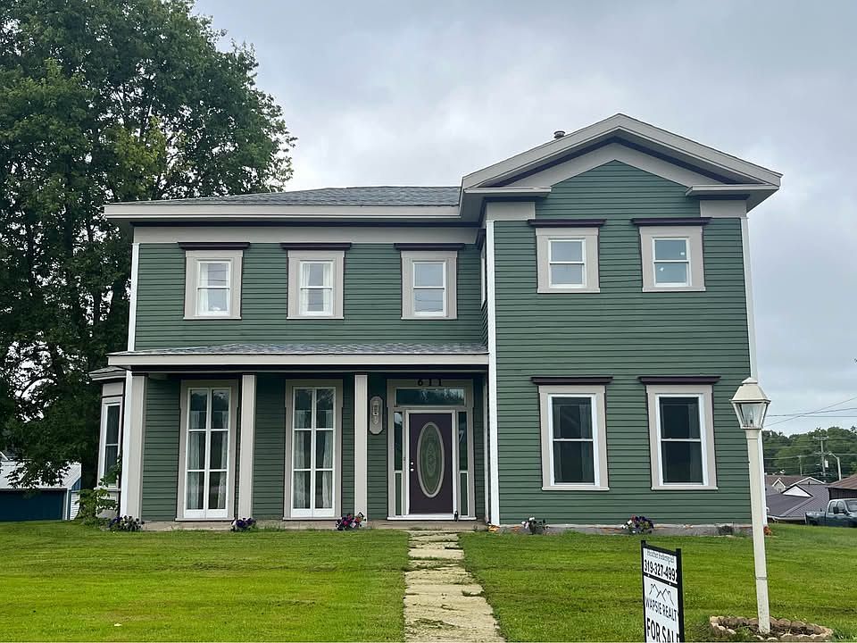 1st image of 611 3rd Ave NE