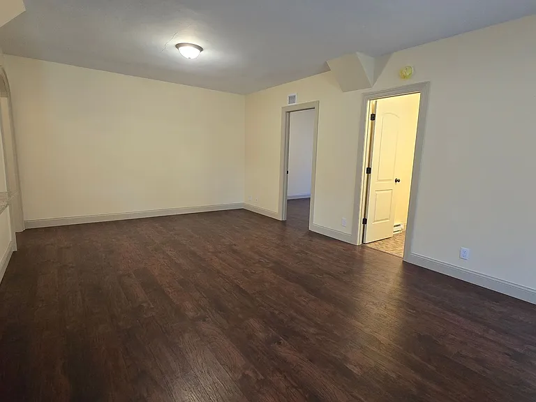 1416 E State St Apartments — Photo 3