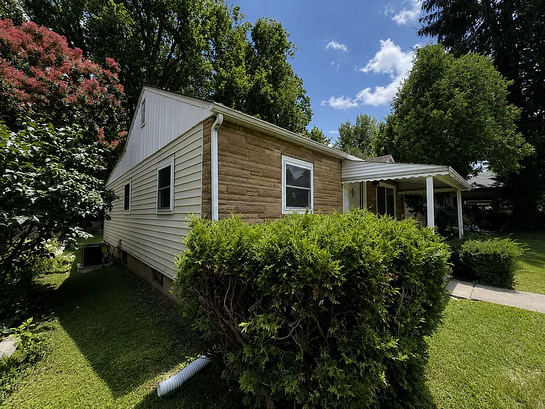 4235 Rookwood Ave — Photo 3