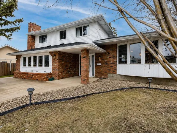 27 S Wallace Close, Red Deer, AB T4N 5L8