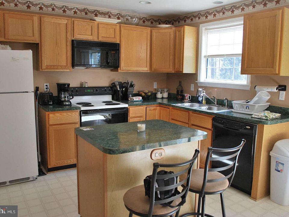 2nd image of 205 Clint Ln