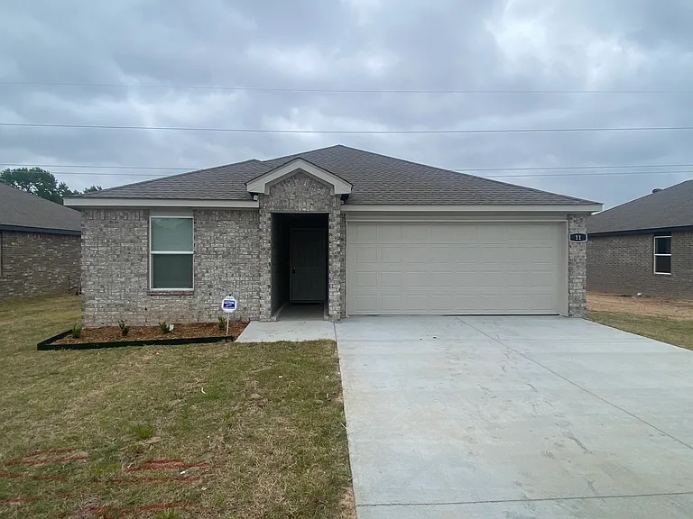11 Vineyard Dr — Photo 1