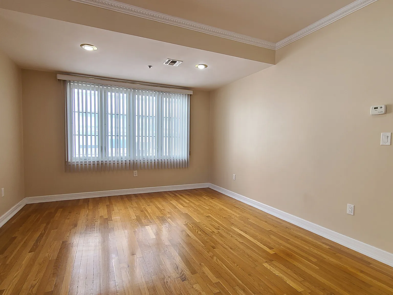 2 bed, 900 sqft, $1,350 — Photo 4