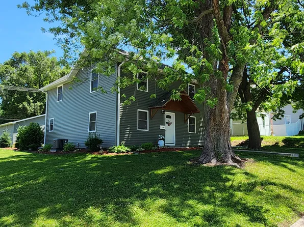 1143 Logan St, Muscatine, IA 52761