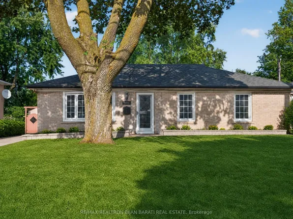 601 Conacher Dr, Toronto, ON M2M 3M9