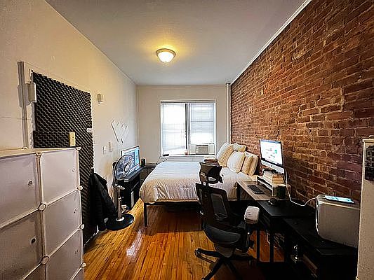1st image of 250 W 20th St #1F