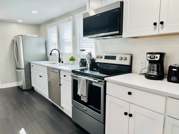 81 Henry St, East Haven, CT 06512