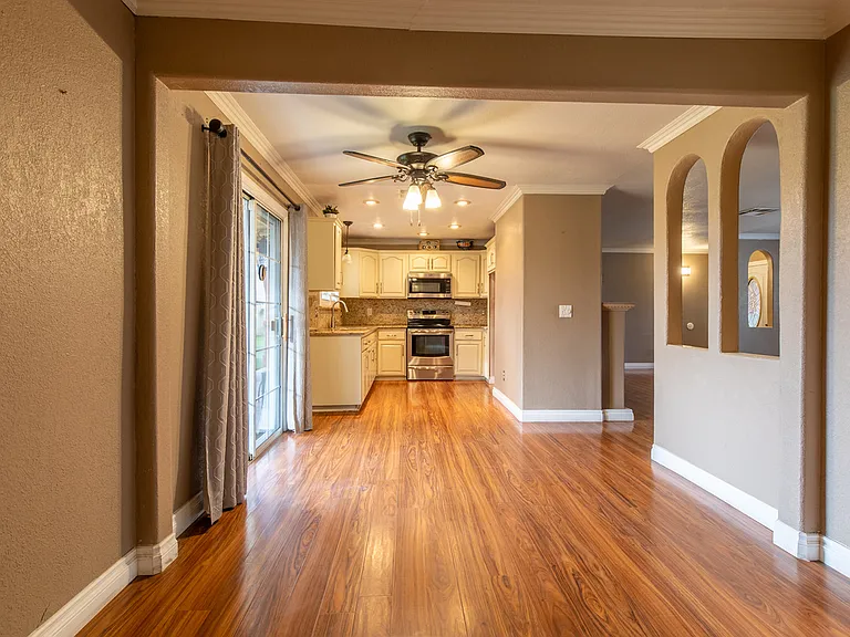 1714 Elena Dr — Photo 8