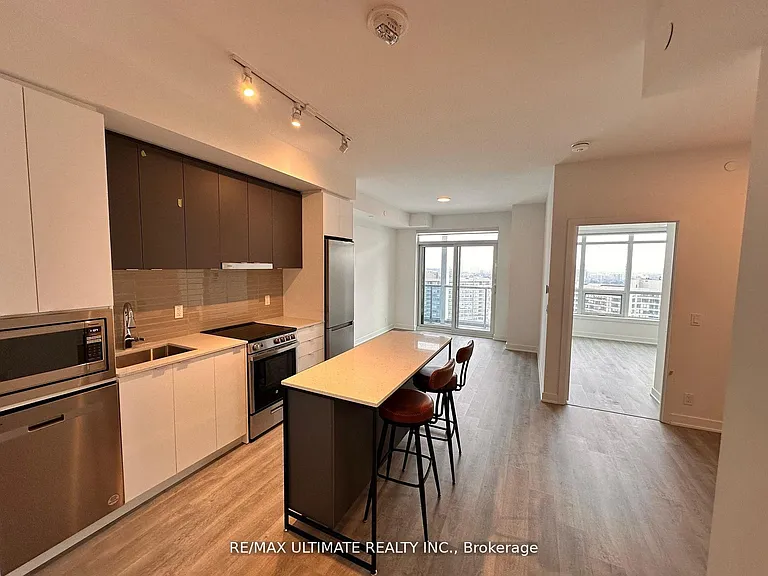 30 Upper Mall Way #1701A — Photo 6