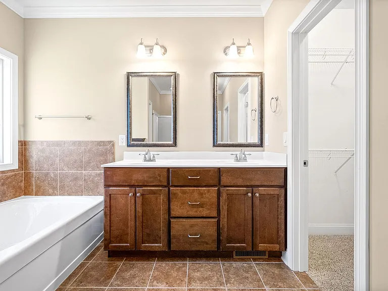 126 Parkland Cir — Photo 17