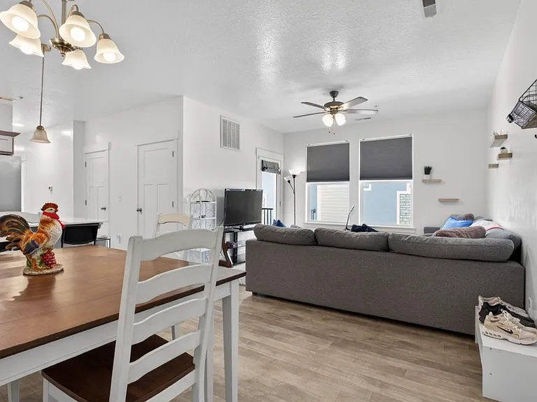 461 N 325 W #461 — Photo 3