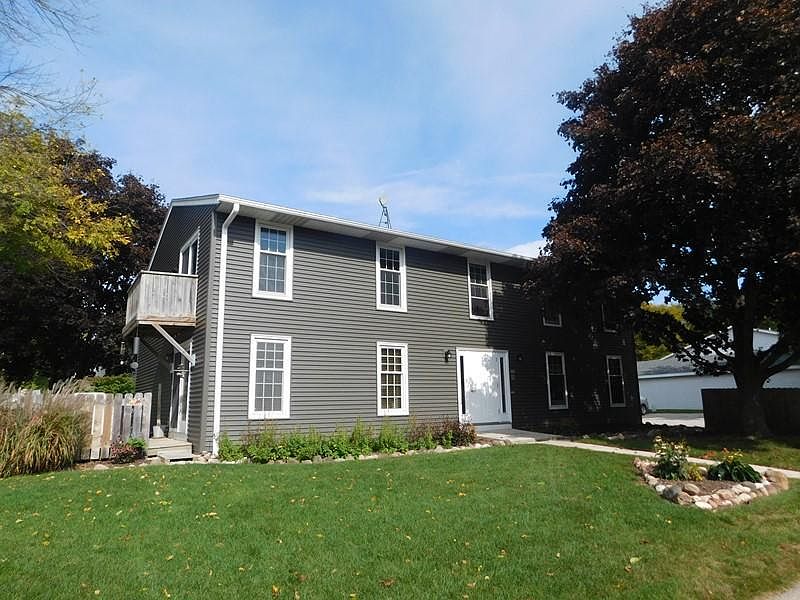 1st image of 966 Broadway St #3C